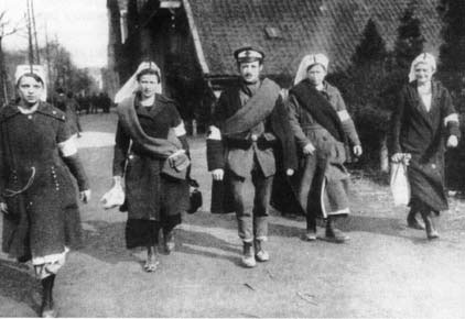 Krankenschwestern mit Rotarmist