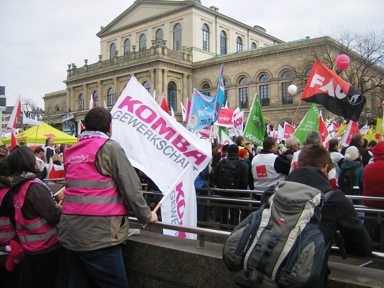 Auch in Hannover beteiligte sich die FAU an den Warnstreiks im öffentlichen Dienst, hier am 25.3.2014 auf dem Opernplatz.