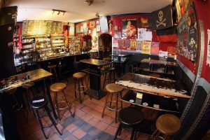 Die Kneipen denen, die drin saufen